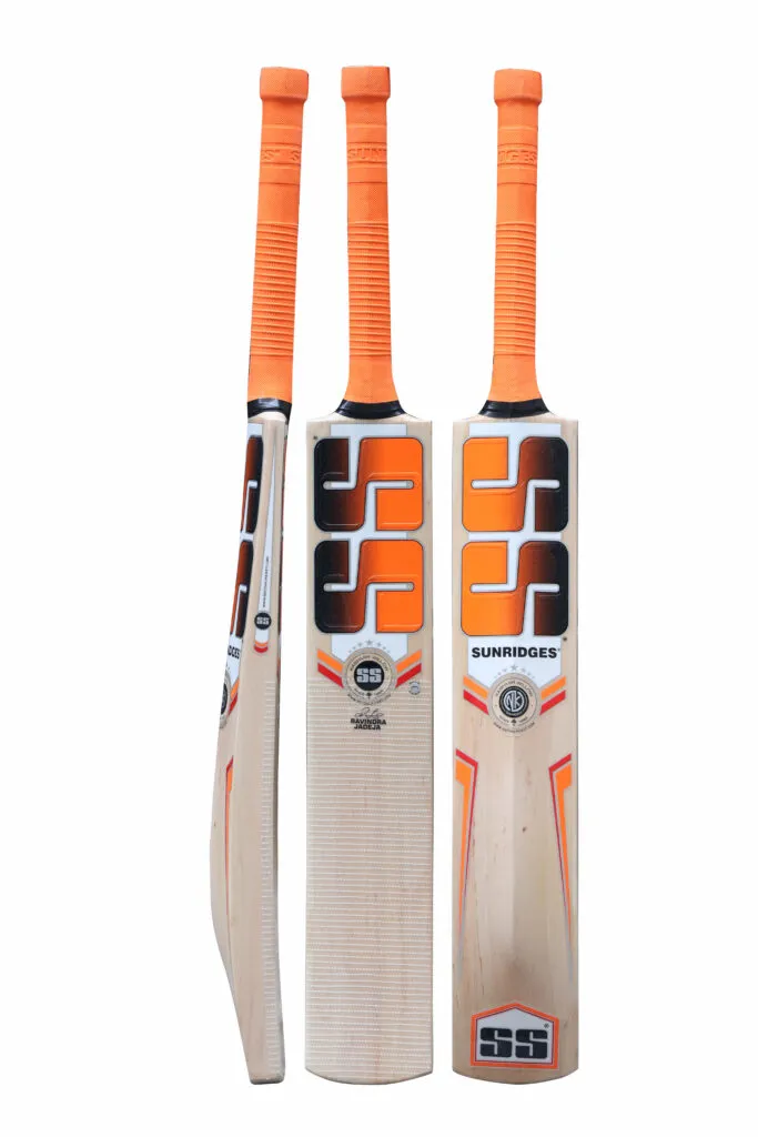 Package contents: 1 Bat      and     1 Cover
Height: 84.45 CM
Width: 11.43 CM
Length: 3.8 CM
Weight range: 1140 to 1200 grams
Kashmir Willow Hand Selected Grade 2
Air Dried Willow
Designed as per specifications of world Top Players
Latest Shape with